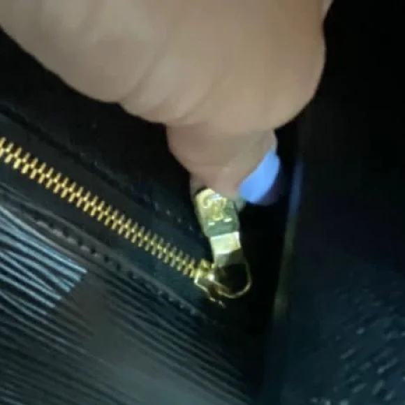 🔴SOLD🔴 Louis Vuitton Monceau Black Epi Leather - Picture 7 of 15